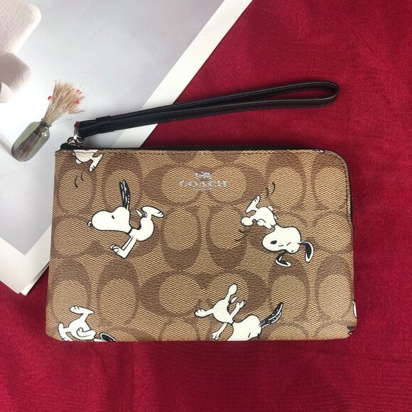 Coach X Peanuts Corner Zip Wristlet Wallet With Snoopy & Woodstock - Picture 1 of 9